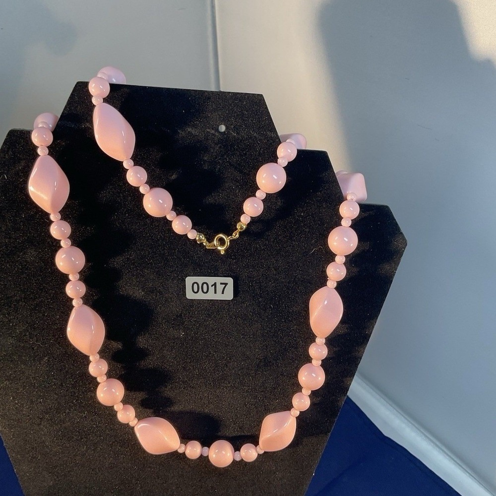 Vintage Pink Beaded Necklace Geometric Faceted Round Beads Gold Tone Clasp 24 In